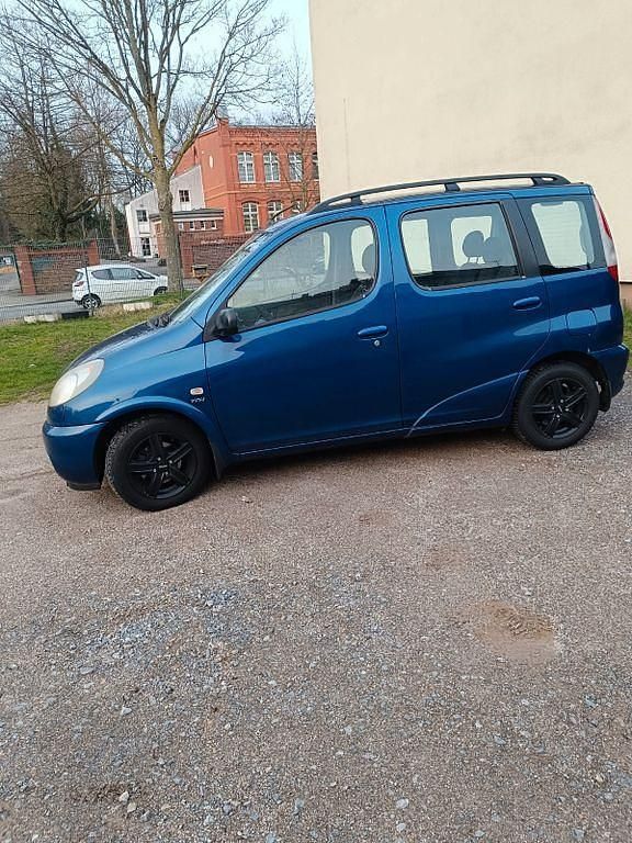 Gebraucht Toyota Yaris Verso 87 PS (63 kW) 2002 Blau Van / Kleinbus