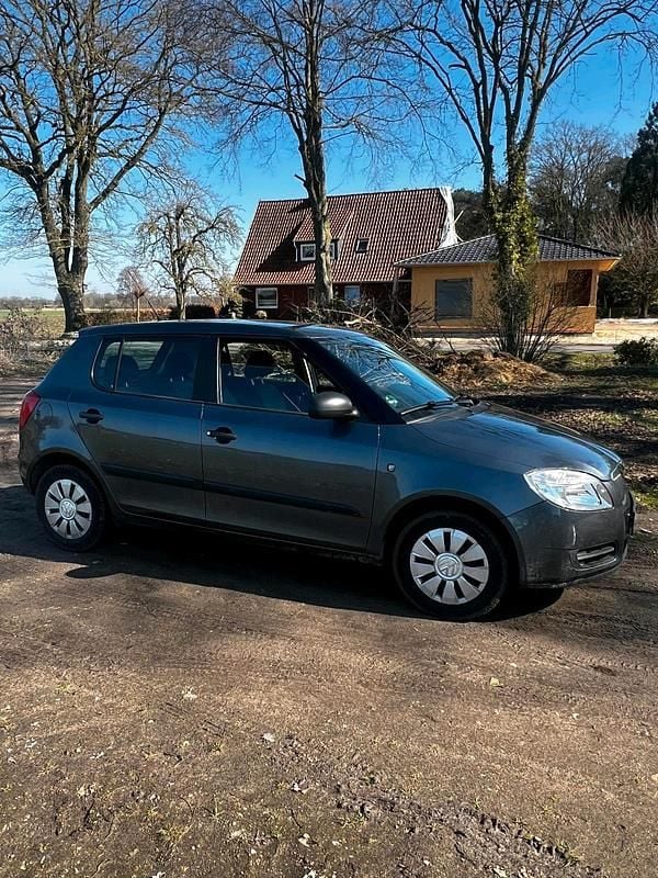 Gebraucht Skoda Fabia 60 PS (44 kW) 2010 Silber Kleinwagen