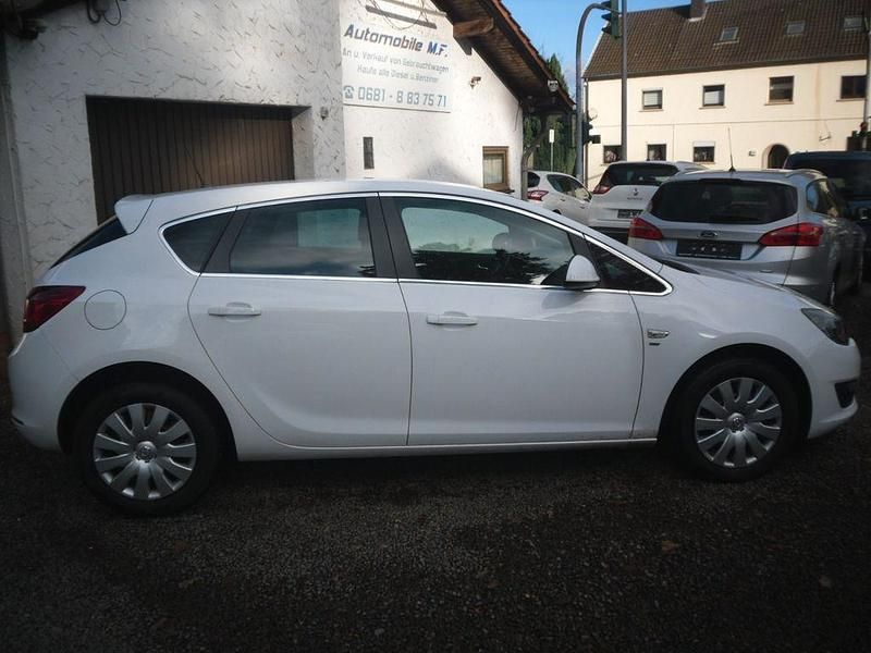 Weiß Gebraucht 2014 Opel Astra Energy Limousine | 6.890 € (Fairer Preis) - Bild 1/4