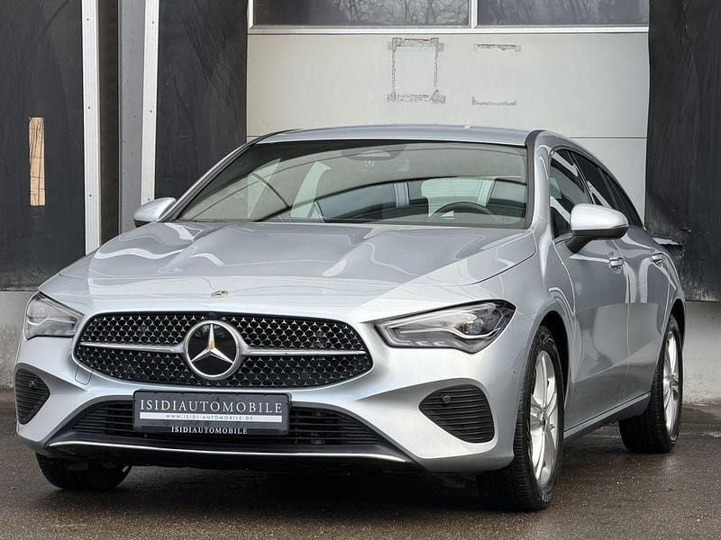 Silber Gebraucht 2024 Mercedes CLA180 Shooting Brake Progressive Kombi | 27.900 € (Guter Preis) - Bild 1/4