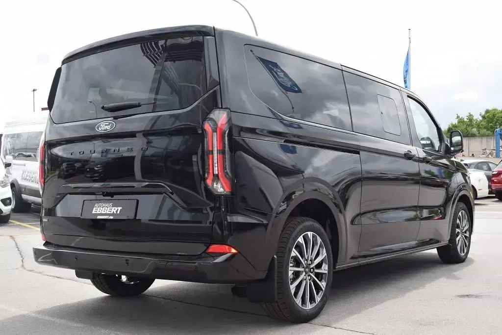 Neu Ford Tourneo Titanium X 232 PS (170 kW) 2026 Schwarz Van / Kleinbus