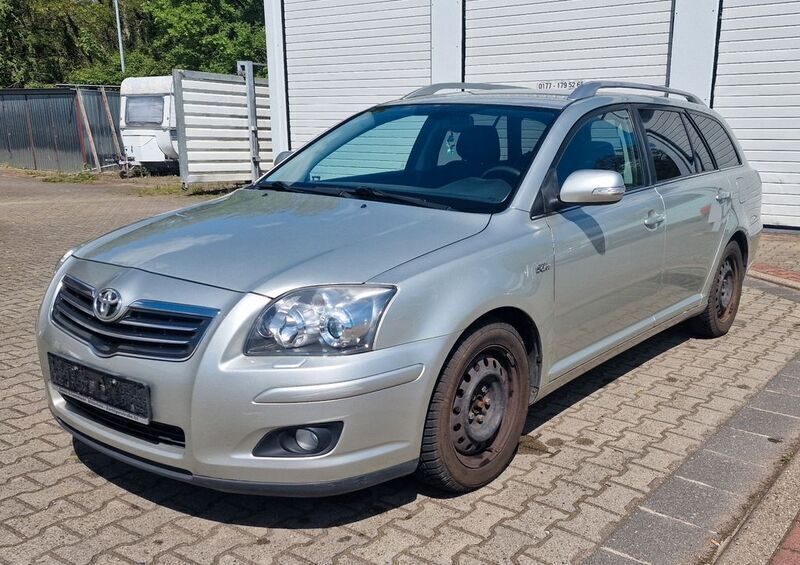 Silber Gebraucht 2006 Toyota Avensis Executive Kombi | 2.000 € (Guter Preis) - Bild 1/4
