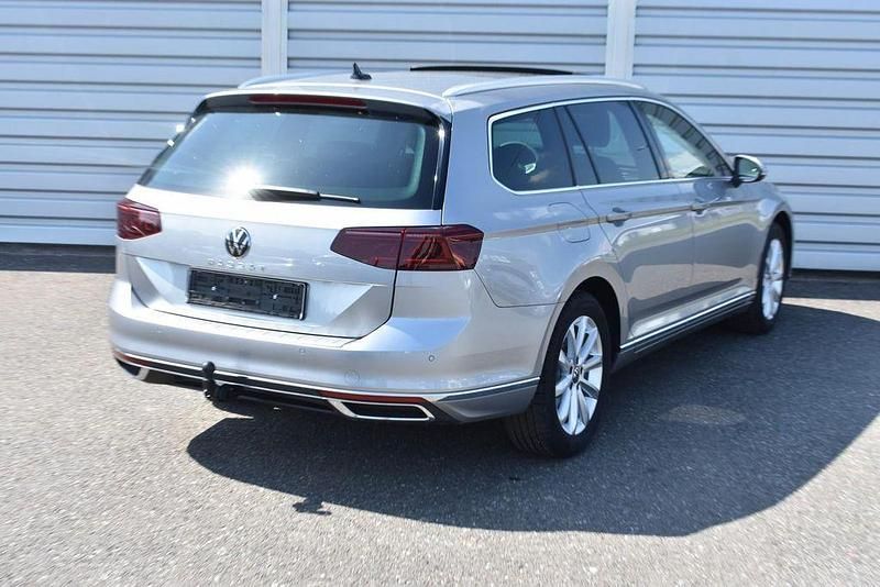 Gebraucht VW Passat Elegance 150 PS (110 kW) 2023 Silber Kombi