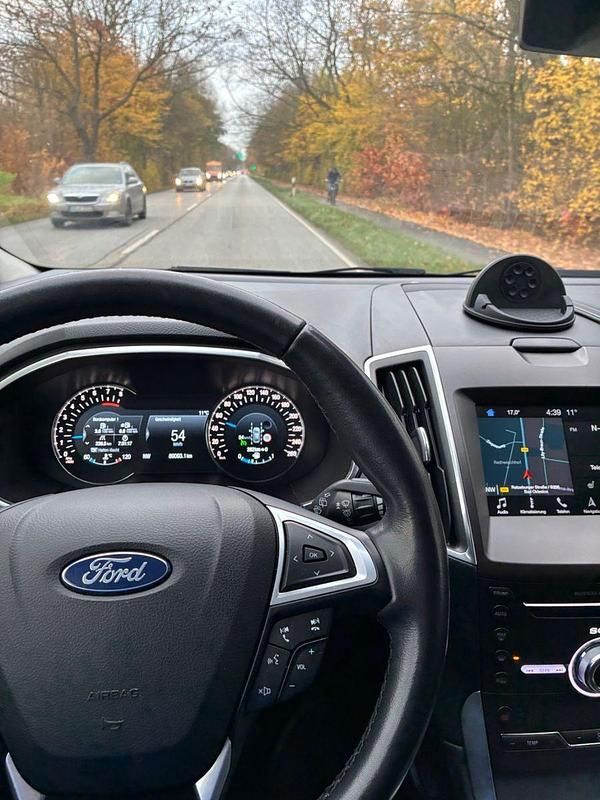 Gebraucht Ford S-MAX Titanium 164 PS (120 kW) 2018 Grau Van / Kleinbus