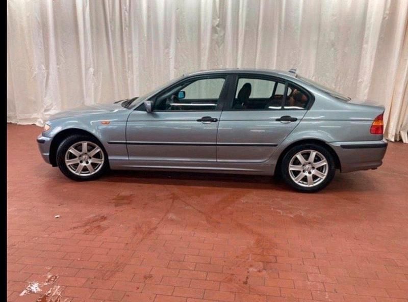 Grau Gebraucht 2004 BMW 320 Limousine | 2.900 € (Fairer Preis) - Bild 1/4