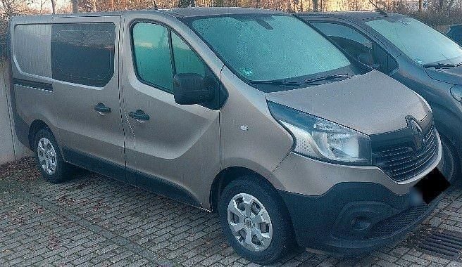 Gebraucht Renault Trafic 145 PS (106 kW) 2017 Braun Van / Kleinbus
