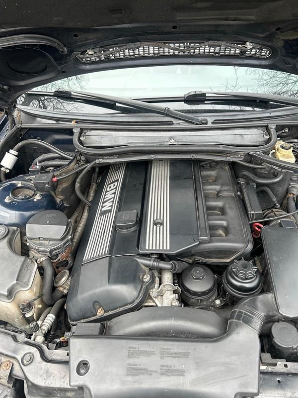 Gebraucht BMW 325 192 PS (141 kW) 2002 Blau Limousine