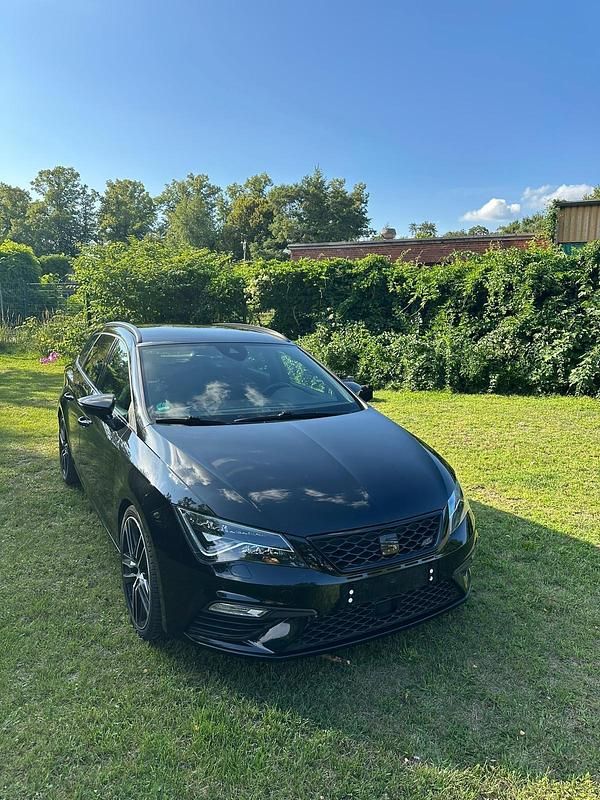 Schwarz Gebraucht 2020 Cupra Leon Kombi | 23.799 € (Guter Preis) - Bild 1/4
