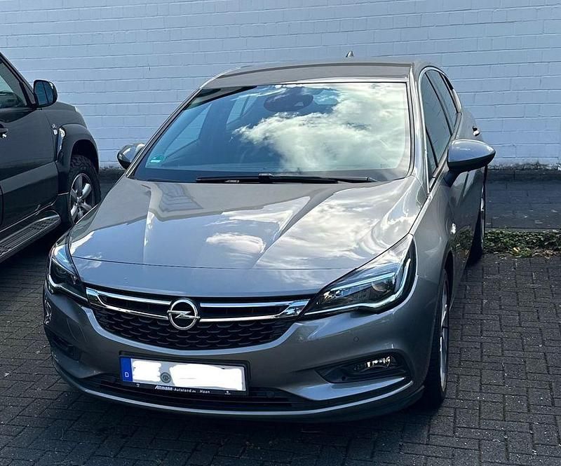 Grau Gebraucht 2016 Opel Astra Innovation Limousine | 10.400 € (Superpreis) - Bild 1/4