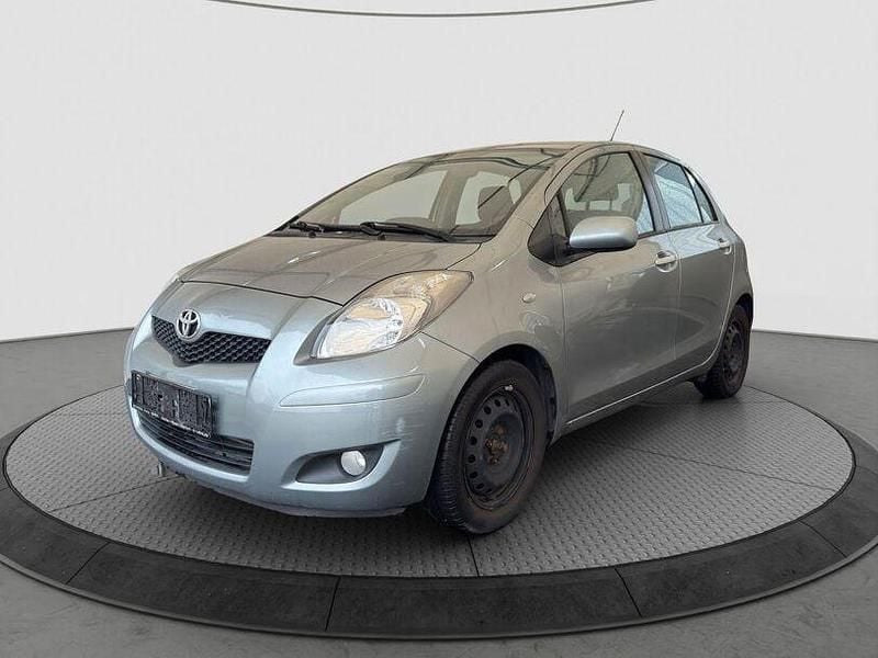 Silber Gebraucht 2010 Toyota Yaris Life Limousine | 5.444 € (Guter Preis) - Bild 1/4