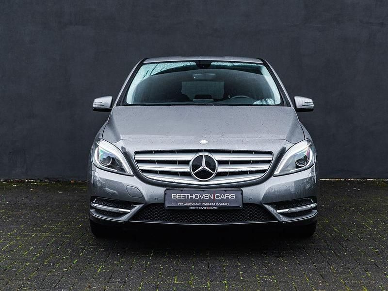 Gebraucht Mercedes B180 122 PS (89 kW) 2011 Grau Van / Kleinbus