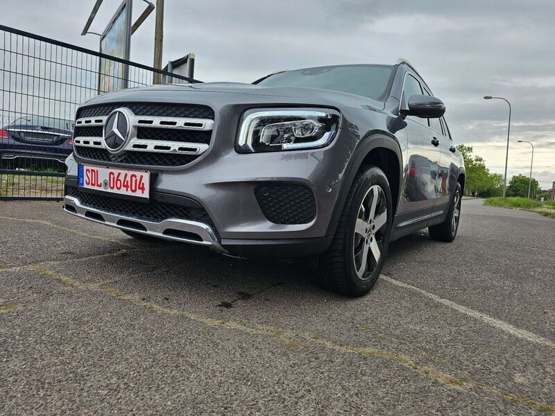 Grau Gebraucht 2021 Mercedes GLB220 SUV | 33.900 € (Fairer Preis) - Bild 1/4