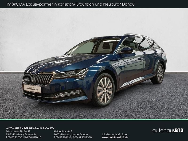Lavablau metallic Gebraucht 2022 Skoda Superb Style Kombi | 25.690 € (Guter Preis) - Bild 1/4