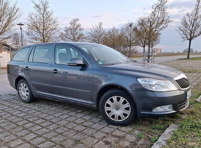 Second-hand Skoda Octavia Classic 105 CP (77 kW) 2009 Gri Break