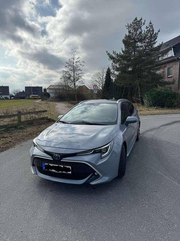 Grau Gebraucht 2019 Toyota Corolla Hybrid Lounge Kombi | 24.000 € (Teuer) - Bild 1/4