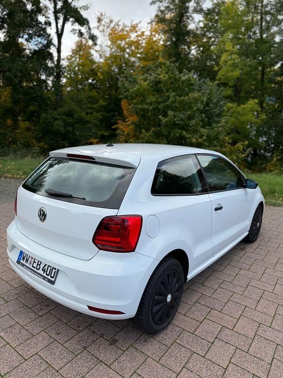Weiß Gebraucht 2017 VW Polo Trendline Kleinwagen | 7.800 € (Guter Preis) - Bild 1/4