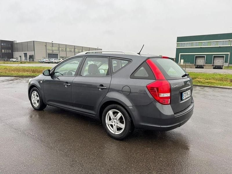 Gebraucht Kia Ceed Spirit 125 PS (91 kW) 2011 Grau Kleinwagen