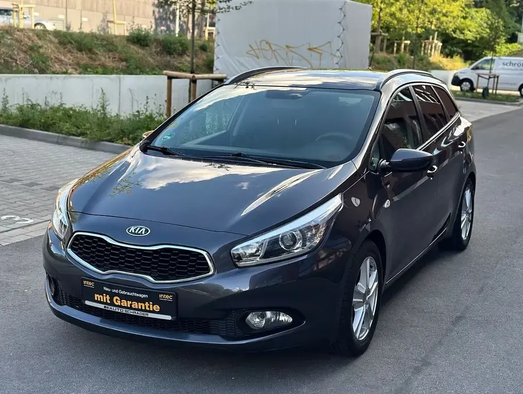 Gebraucht Kia Ceed Sportswagon Edition 7 99 PS (72 kW) 2012 Grau Kombi