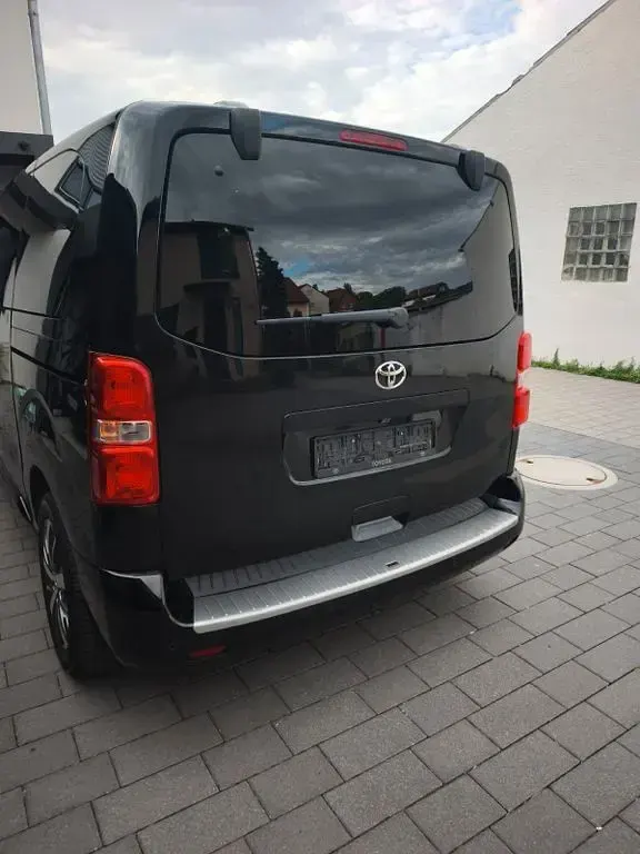 Gebraucht Toyota Proace Executive 177 PS (130 kW) 2020 Schwarz Van / Kleinbus