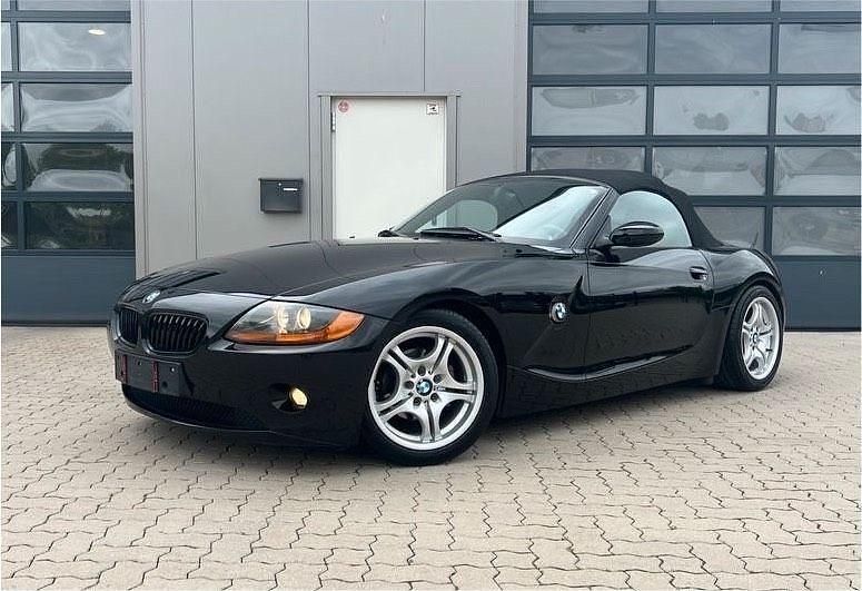 Schwarz Gebraucht 2003 BMW Z4 Cabrio | 10.250 € (Teuer) - Bild 1/4