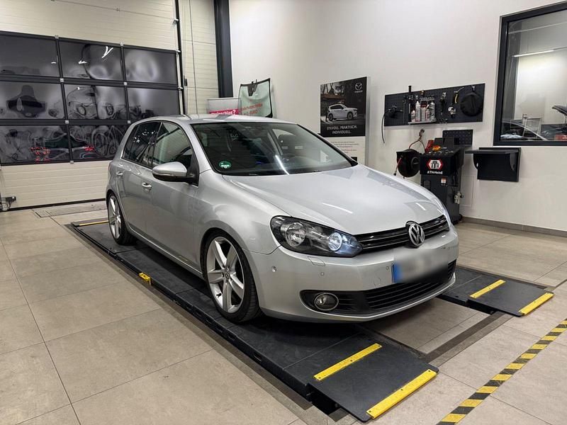 Gebraucht VW Golf VI Team 122 PS (89 kW) 2010 Silber Kleinwagen