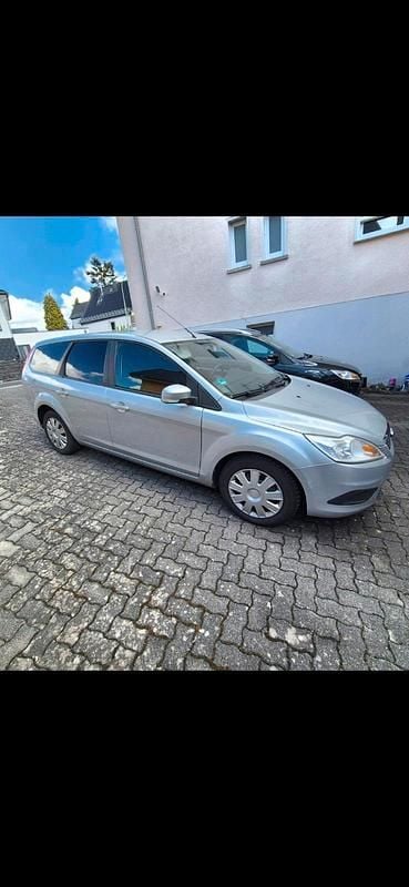 Używany Ford Focus 101 KM (74 kW) 2008 Srebrny Kombi