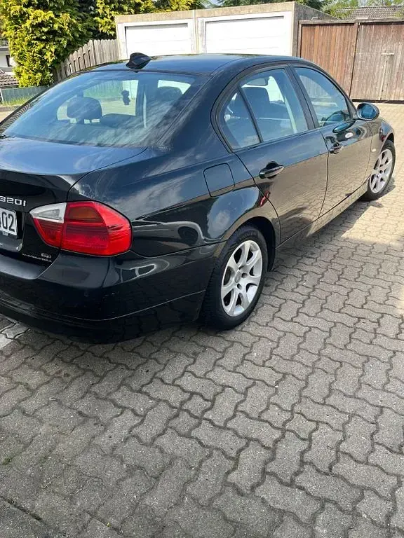Second-hand BMW 320 170 CP (125 kW) 2008 Negru Berlinǎ