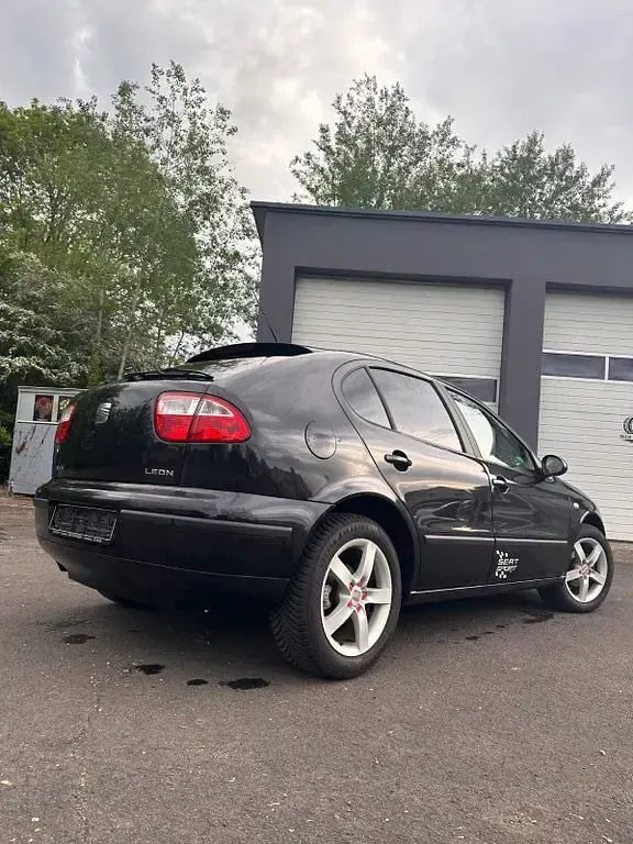 Gebraucht Seat Leon 105 PS (77 kW) 2004 Schwarz Kleinwagen