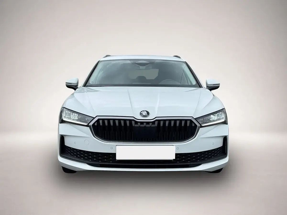 Gebraucht Skoda Superb 150 PS (110 kW) 2024 Weiß Kombi