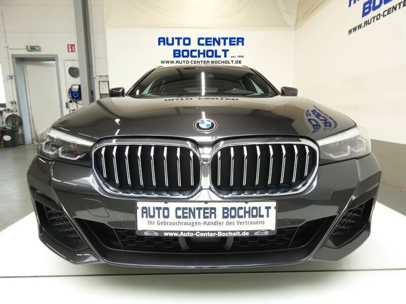Grau Gebraucht 2022 BMW 530 M Sport Limousine | 34.700 € (Superpreis) - Bild 1/4