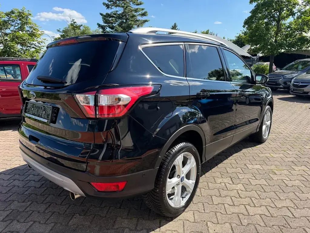 Gebraucht Ford Kuga Titanium 150 PS (110 kW) 2019 Schwarz SUV