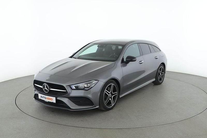 Grau Gebraucht 2020 Mercedes CLA200 Shooting Brake AMG line Kombi | 27.430 € (Fairer Preis) - Bild 1/3