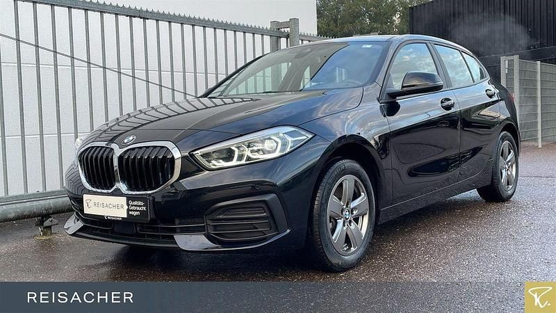 Saphirschwarz metallic Gebraucht 2024 BMW 118 Advantage Kleinwagen | 23.299 € (Fairer Preis) - Bild 1/4