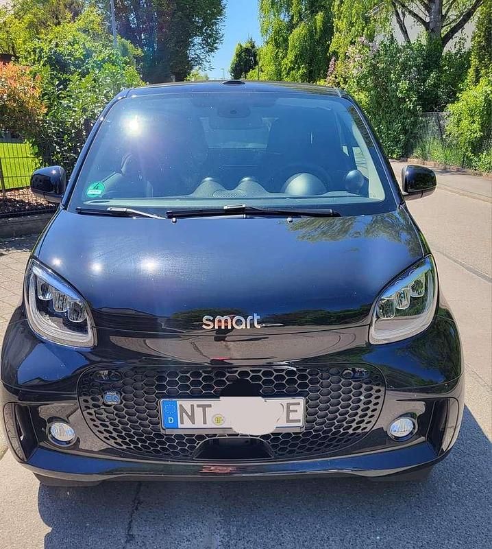 Schwarz Gebraucht 2023 Smart ForTwo Electric Drive Cabrio | 18.300 € (Teuer) - Bild 1/4