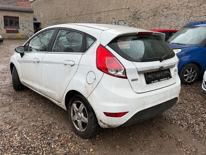 Gebraucht Ford Fiesta Titanium 101 PS (74 kW) 2014 Weiß Kleinwagen