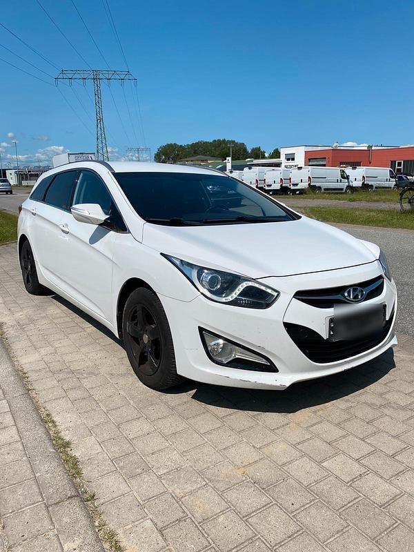 Weiß Gebraucht 2013 Hyundai i40 Kombi | 3.899 € (Superpreis) - Bild 1/4