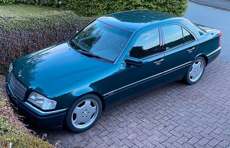 Grün Gebraucht 1995 Mercedes C180 Elegance Limousine | 6.700 € - Bild 1/4