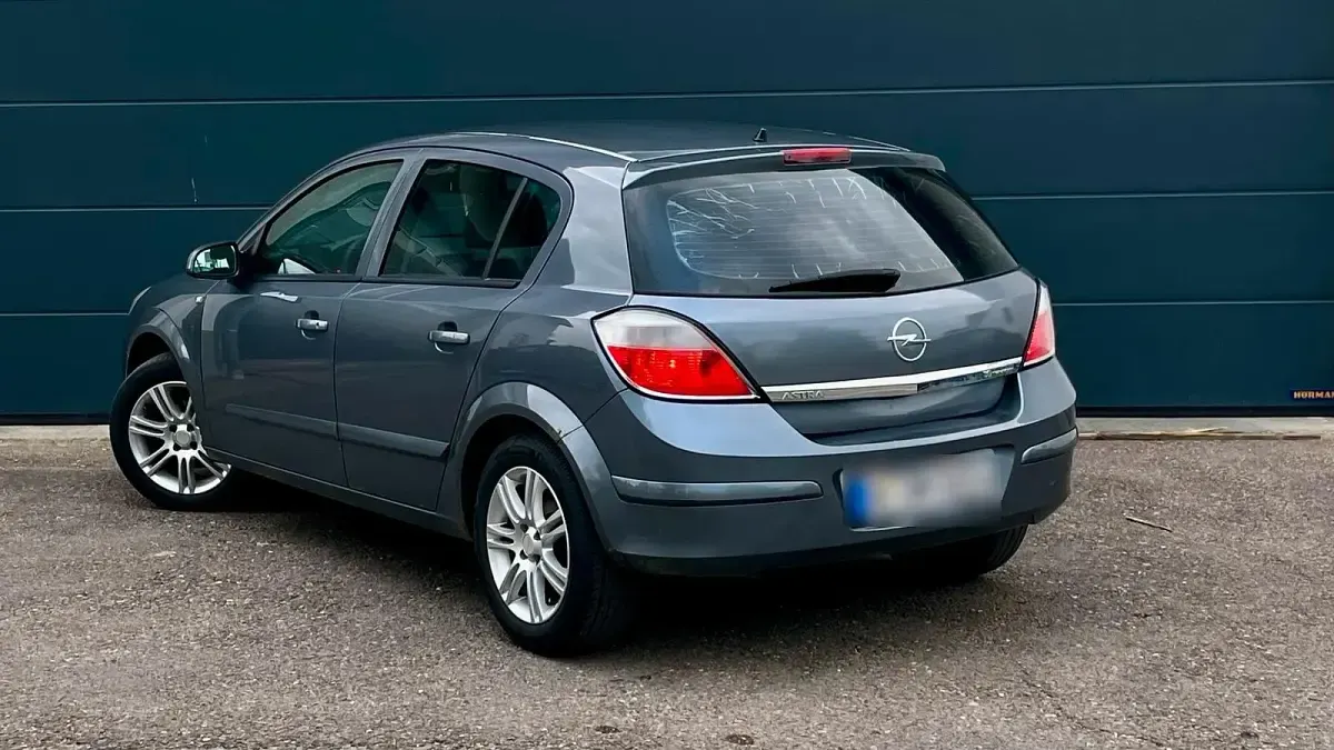 Gebraucht Opel Astra 77 PS (56 kW) 2007 Grau Limousine