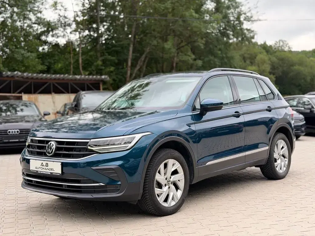 Gebraucht VW Tiguan Life 150 PS (110 kW) 2020 Blau SUV