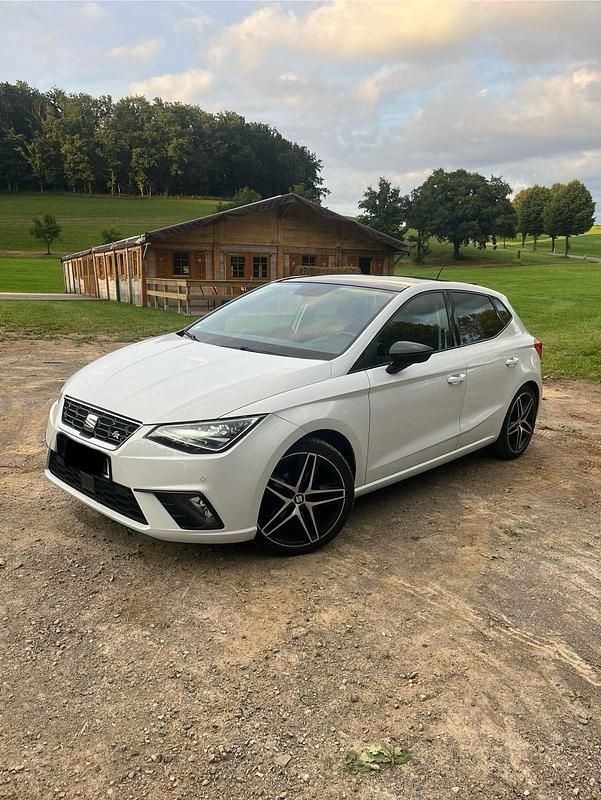 Weiß Gebraucht 2018 Seat Ibiza FR Kleinwagen | 13.200 € - Bild 1/4