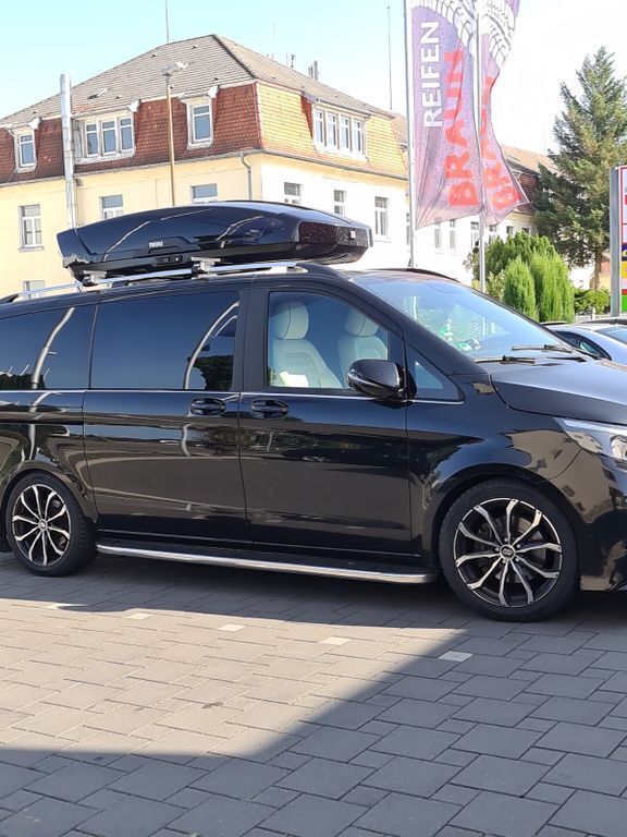 Schwarz Gebraucht 2018 Mercedes V220 Exclusive Van / Kleinbus | 69.000 € - Bild 1/4