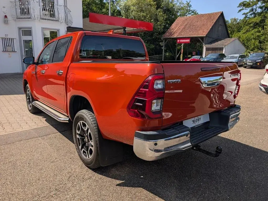 Gebraucht Toyota HiLux 204 PS (150 kW) 2022 Orange metallic Pickup