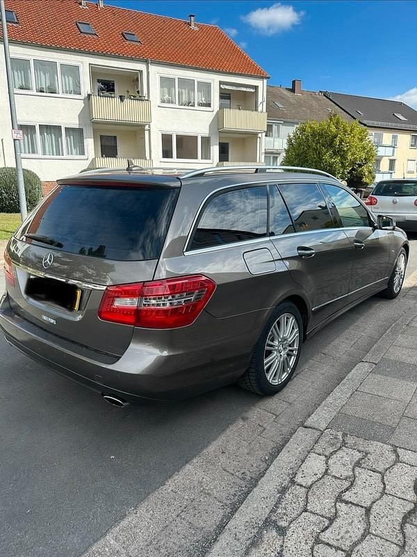 Gebraucht Mercedes E350 265 PS (194 kW) 2011 Grau Kombi