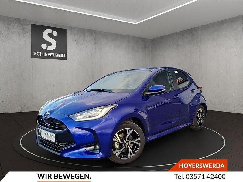 Juniper blue metallic Neu 2025 Toyota Yaris Hybrid Limousine | 25.580 € (Fairer Preis) - Bild 1/4