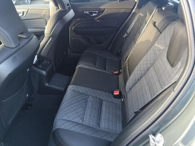 Gebraucht Volvo V60 Core 349 PS (256 kW) 2025 Grün Kombi