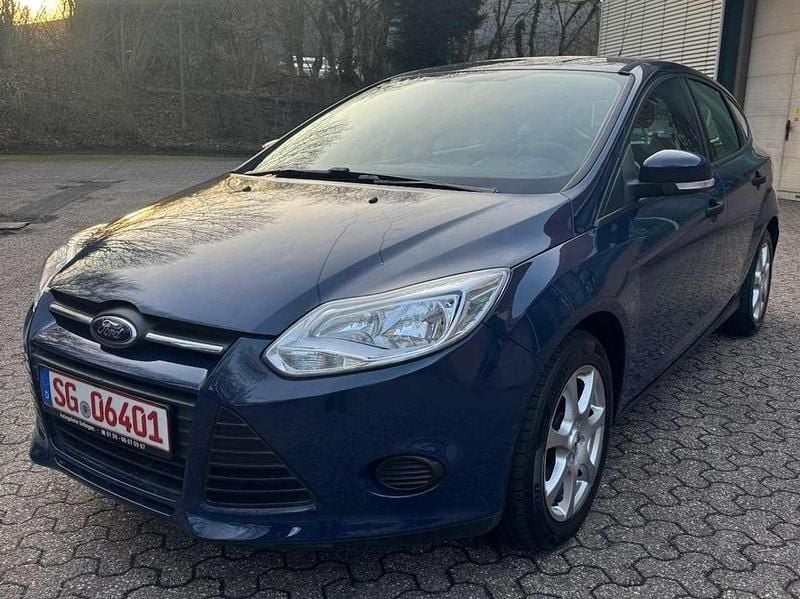 Używany Ford Focus Ambiente 101 KM (74 kW) 2013 Niebieski Hatchback