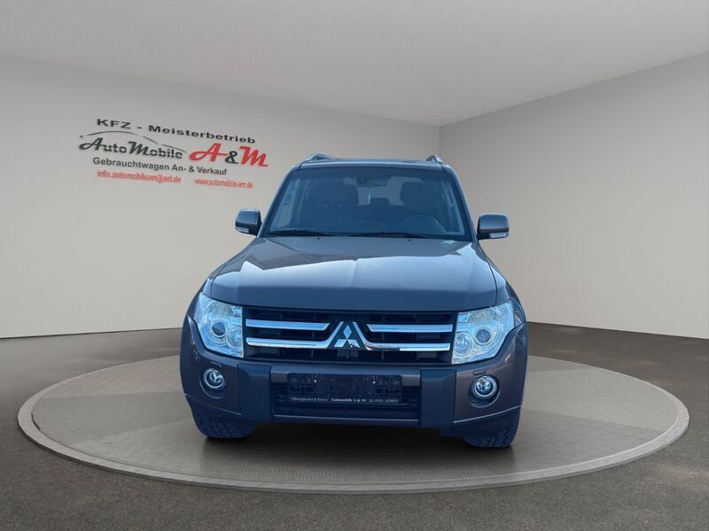 Braun Gebraucht 2011 Mitsubishi Pajero SUV | 12.499 € (Superpreis) - Bild 1/4
