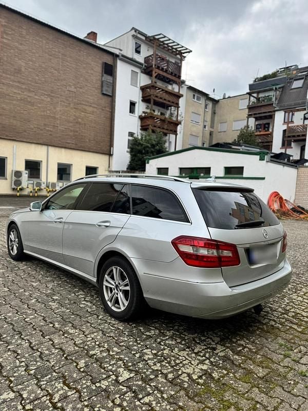 Gebraucht Mercedes E220 Elegance 170 PS (125 kW) 2012 Silber Kombi