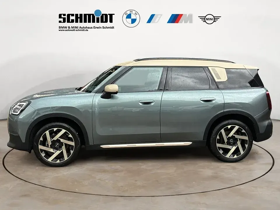 Gebraucht Mini Countryman Favoured 163 PS (119 kW) 2024 (grün)  smokey green SUV