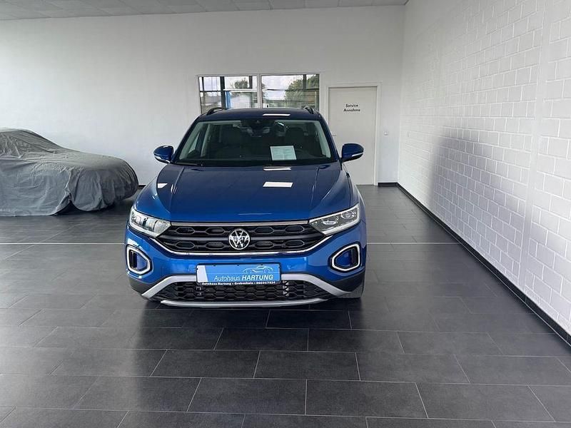 Gebraucht VW T-Roc Life 150 PS (110 kW) 2024 Ravennablau SUV